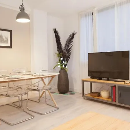 Letsgobarcelona Central 3 Bdr. Apartment *
